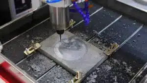 Laserschneiden von Metall. Automatisierte Maschine für präzises Schneiden von Metall. Der umfassende Leitfaden zu Faserlasern: Anwendung und Vorteile
